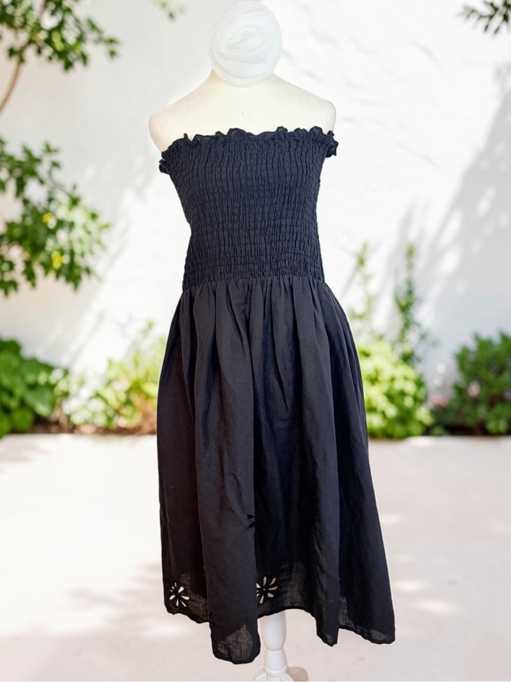 Par Y escala Black Strapless Smocked Midi Dress